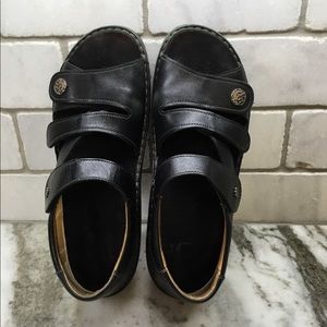 Finn Comfort sandals